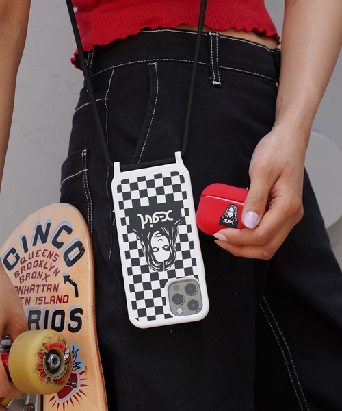 X-girl（エックスガール）の「FACE Air Pods CASE（ヘッドフォン/イヤホン・レディース・レッド/イエロー/ブルー・ONE SIZE）」の11枚目の写真