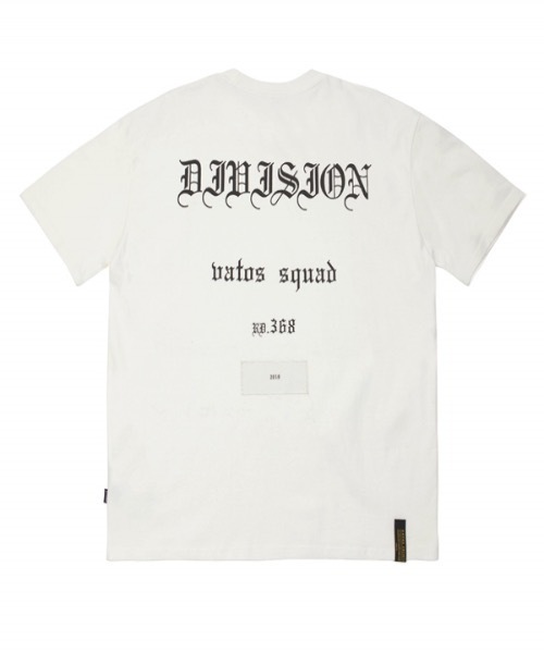 STIGMA（スティグマ）の「【STIGMA 】オールドイングリッシュ スタンダードフィットティーシャツ / OLD ENGLISH STANDARD FIT T-SHIRTS（Tシャツ/カットソー・メンズ・ブラック/アイボリー・MEDIUM/LARGE/X-LARGE）」の3枚目の写真