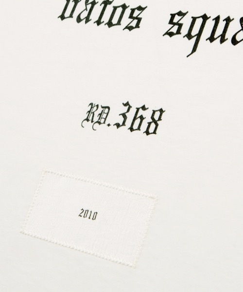 STIGMA（スティグマ）の「【STIGMA 】オールドイングリッシュ スタンダードフィットティーシャツ / OLD ENGLISH STANDARD FIT T-SHIRTS（Tシャツ/カットソー・メンズ・ブラック/アイボリー・MEDIUM/LARGE/X-LARGE）」の8枚目の写真