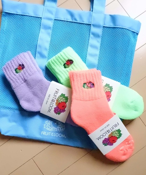 FRUIT OF THE LOOM（フルーツオブザルーム）の「【FRUIT OF THE LOOM】裏起毛ネオンルームソックス / レディース クォーター丈 靴下（ソックス/靴下・レディース・パープル/ピンク/グリーン・23cm～25cm）」の3枚目の写真