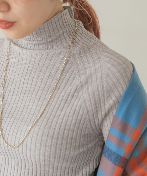 ITEMS URBANRESEARCH(アイテムズ アーバンリサーチ)の「モチモチハイネックリブニット(ニット/セーター・レディース・チャコールグレー/レッド系その他/ベージュ/グレー・FREE)」の17枚目の写真