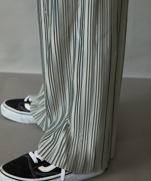 ＆yam（アンドヤム）の「カットプリーツワイドパンツ/スカーチョ（スカート・キッズ・ブラック/ブラウン/グリーン/ピンク/グレー/ブルー・140-150cm/120-130cm/130-140cm/150-160cm/110-120cm）」の8枚目の写真