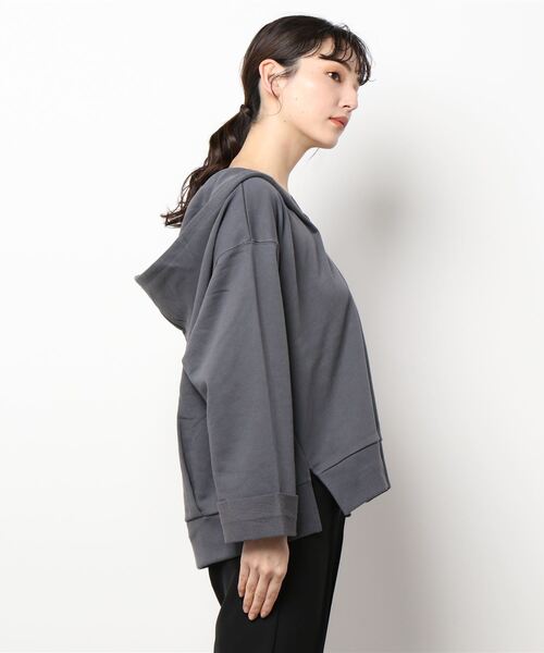 Samansa Mos2(サマンサ モスモス)の「セーラーカラー見え裏毛パーカー(パーカー・レディース・ブラウン/グレー/チャコール/キナリ・フリ-)」の7枚目の写真