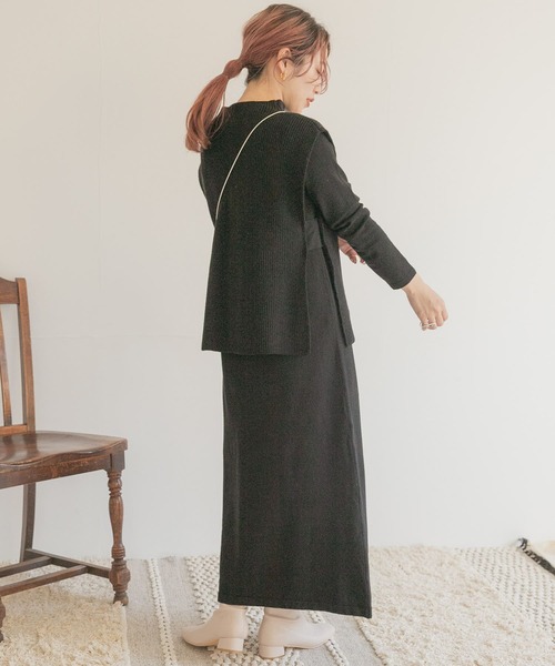 ITEMS URBANRESEARCH（アイテムズ アーバンリサーチ）の「ベストセットニットワンピース（ワンピース・レディース・スミクロ/ブルー/ベージュ・FREE）」の2枚目の写真