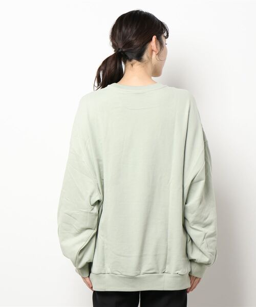 Levi's(リーバイス)の「【Levi's】ロゴスウェットクルー(スウェット・レディース・グリーン・S/M/L)」の2枚目の写真