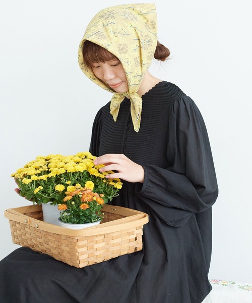 chambre de charme(シャンブルドゥシャーム)の「cdc 菜の花畑ギンガムプリント スカーフ(バンダナ/スカーフ・レディース・イエロー/ブルー・FREE)」の4枚目の写真