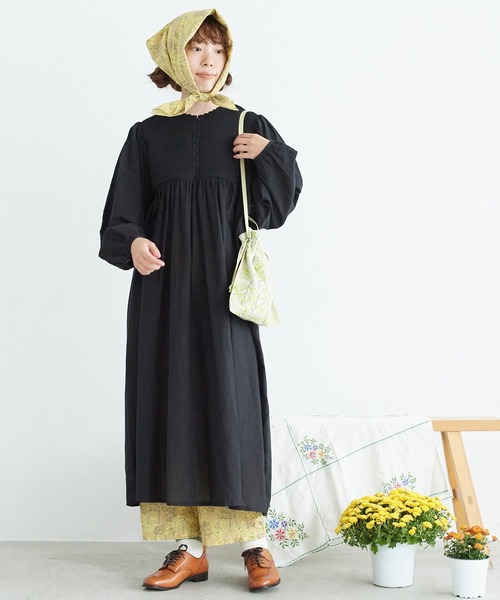 chambre de charme(シャンブルドゥシャーム)の「cdc 菜の花畑ギンガムプリント スカーフ(バンダナ/スカーフ・レディース・イエロー/ブルー・FREE)」の14枚目の写真