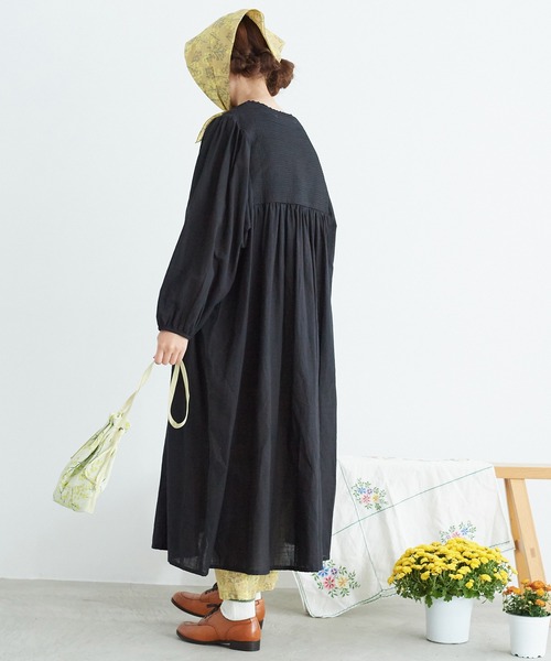 chambre de charme(シャンブルドゥシャーム)の「cdc 菜の花畑ギンガムプリント スカーフ(バンダナ/スカーフ・レディース・イエロー/ブルー・FREE)」の9枚目の写真