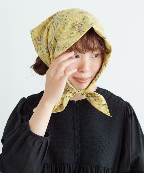 chambre de charme(シャンブルドゥシャーム)の「cdc 菜の花畑ギンガムプリント スカーフ(バンダナ/スカーフ・レディース・イエロー/ブルー・FREE)」の11枚目の写真