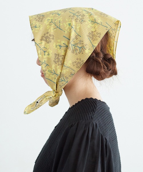 chambre de charme(シャンブルドゥシャーム)の「cdc 菜の花畑ギンガムプリント スカーフ(バンダナ/スカーフ・レディース・イエロー/ブルー・FREE)」の20枚目の写真