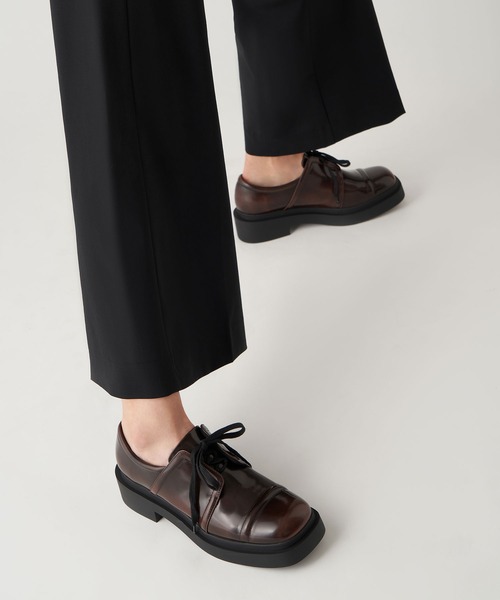 CHARLES & KEITH（チャールズ & キース）の「レースアップ チャンキーブローグ / Lace-Up Chunky Brogues（ドレスシューズ・レディース・ブラック/ダークブラウン・22.5cm/23cm/23.5cm/24.5cm/25cm/25.5cm）」の9枚目の写真