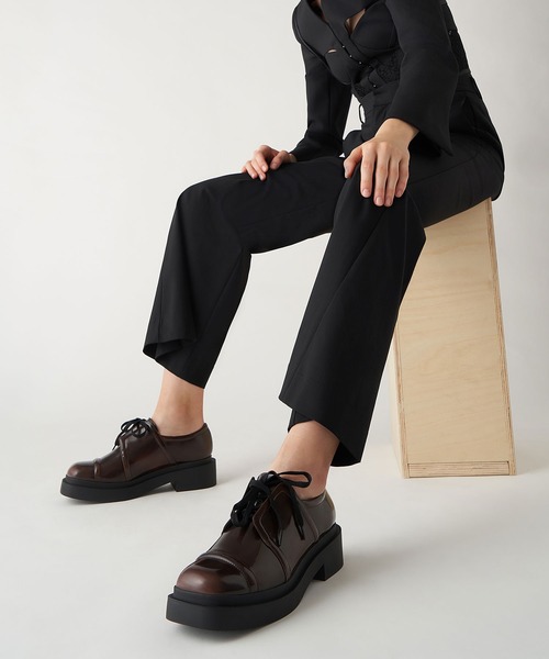 CHARLES & KEITH（チャールズ & キース）の「レースアップ チャンキーブローグ / Lace-Up Chunky Brogues（ドレスシューズ・レディース・ブラック/ダークブラウン・22.5cm/23cm/23.5cm/24.5cm/25cm/25.5cm）」の11枚目の写真