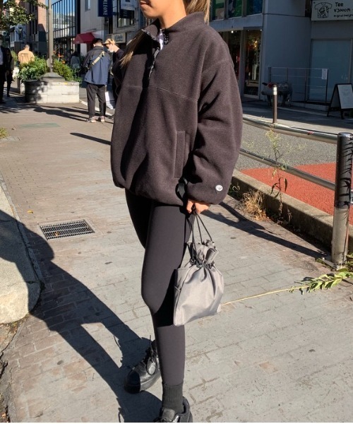 PIPING HOT FUTURE（パイピングホットフューチャー）の「HALF BUTTON  FLEECE BLOUSON（スウェット・レディース・ブラック/ネイビー・SMALL/MEDIUM/LARGE）」の3枚目の写真