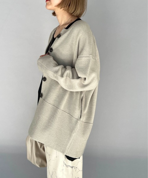 PICCIN（ピッチン）の「ローゲージクルーネックカーディガン（カーディガン/ボレロ・レディース・オフホワイト/グレイッシュベージュ/ブルー・M）」の5枚目の写真