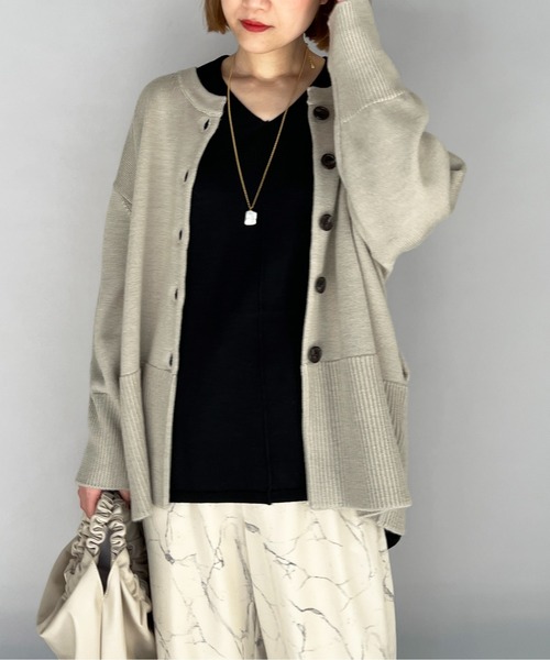PICCIN（ピッチン）の「ローゲージクルーネックカーディガン（カーディガン/ボレロ・レディース・オフホワイト/グレイッシュベージュ/ブルー・M）」の4枚目の写真