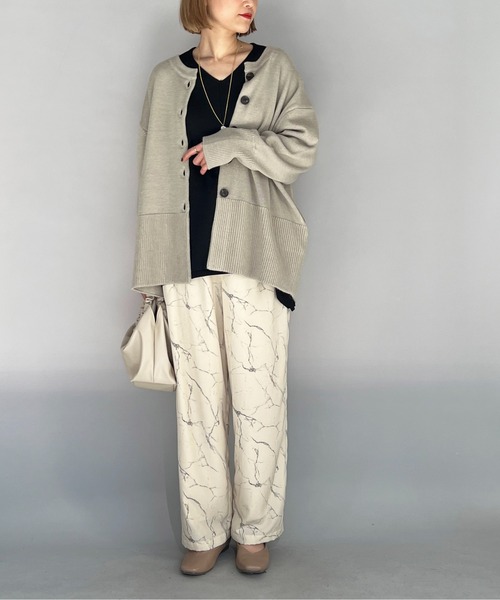 PICCIN（ピッチン）の「ローゲージクルーネックカーディガン（カーディガン/ボレロ・レディース・オフホワイト/グレイッシュベージュ/ブルー・M）」の9枚目の写真