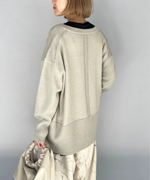 PICCIN（ピッチン）の「ローゲージクルーネックカーディガン（カーディガン/ボレロ・レディース・オフホワイト/グレイッシュベージュ/ブルー・M）」の6枚目の写真