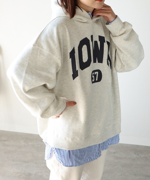 COURO（コウロ）の「カレッジロゴパーカー（パーカー・レディース・ライトグレー/ダークグリーン/ネイビー/霜降りグレー/オートミール/グレー系その他/ダークグリーン系/ネイビー系/パープル/グレー/パープル系その他/レッド/ブルー/ブルー系その他/レッド系その他/アイボリー系/ネイビー系1・M/L/XL）」の5枚目の写真