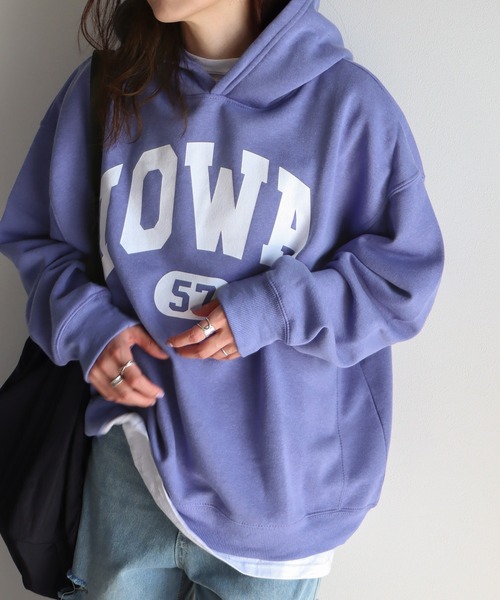 COURO（コウロ）の「カレッジロゴパーカー（パーカー・レディース・ライトグレー/ダークグリーン/ネイビー/霜降りグレー/オートミール/グレー系その他/ダークグリーン系/ネイビー系/パープル/グレー/パープル系その他/レッド/ブルー/ブルー系その他/レッド系その他/アイボリー系/ネイビー系1・M/L/XL）」の14枚目の写真