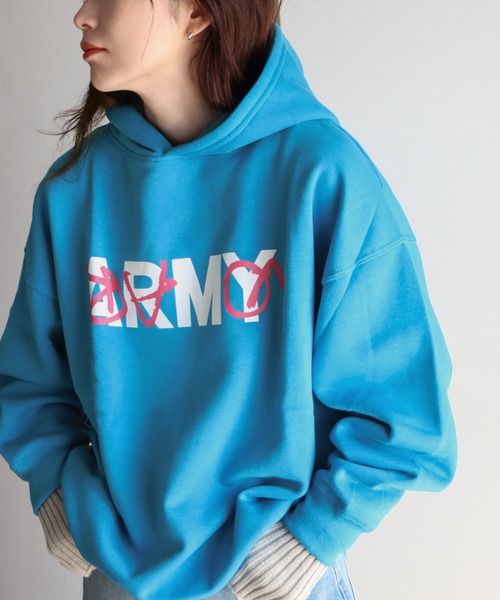 COURO（コウロ）の「カレッジロゴパーカー（パーカー・レディース・ライトグレー/ダークグリーン/ネイビー/霜降りグレー/オートミール/グレー系その他/ダークグリーン系/ネイビー系/パープル/グレー/パープル系その他/レッド/ブルー/ブルー系その他/レッド系その他/アイボリー系/ネイビー系1・M/L/XL）」の11枚目の写真