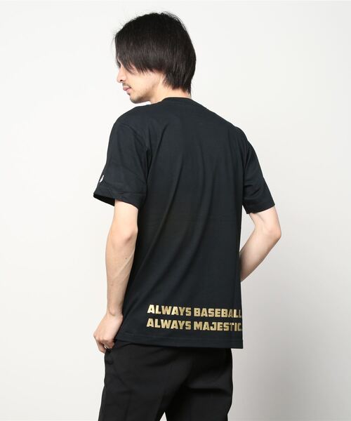 MAJESTIC(マジェスティック)の「TEAM MAJESTIC SS Tee/Tシャツ(Tシャツ/カットソー・メンズ・ブラック/グレー・SMALL/LARGE/MEDIUM/X-LARGE/XX-LARGE)」の4枚目の写真