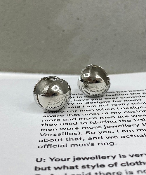 apres jour mignon(アプレジュールミニョン)の「【apres jour mignon×ARIAZ】ラウンドピアス(ピアス(両耳用)・レディース・シルバー/ゴールド・ONESIZE)」の2枚目の写真