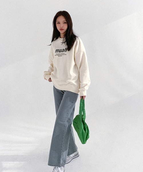 muahmuah(ムーアムーア)の「A'GEM/9 × .kom『muah muah/ムーアムーア』MUAH SIGNATURE GRAPHIC MTM/シグネチャースウェットシャツ(スウェット・レディース・ベージュ/グレー/アイボリー/ブラック/インディゴブルー/カーキ・FREE)」の12枚目の写真
