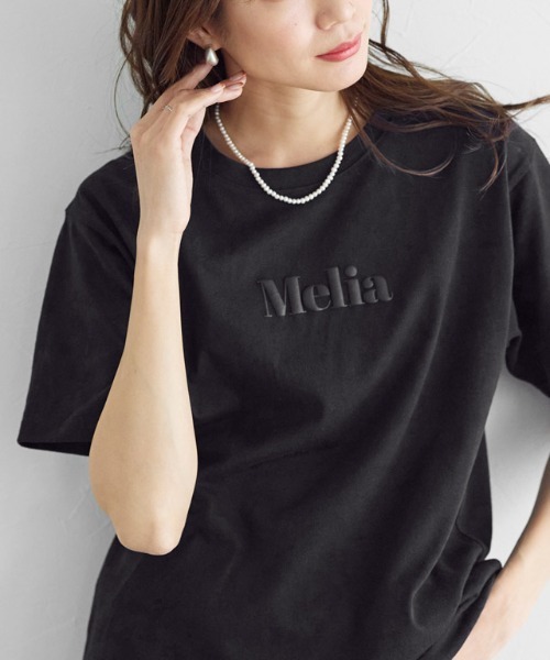 Pierrot(ピエロ)の「【ZOZO限定カラー発売】Melia 発泡プリントロゴTシャツ(Tシャツ/カットソー・レディース・ホワイト×ホワイト/ブラック×ブラック/ピンクベージュ/ホワイト×ネイビー/グレイッシュベージュ・M/L)」の4枚目の写真