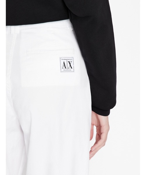 ARMANI EXCHANGE（アルマーニエクスチェンジ）の「【A|X アルマーニ エクスチェンジ】A|Xロゴパッチ　コットンパンツ（チノパンツ・レディース・ホワイト・0/6/4/2）」の3枚目の写真