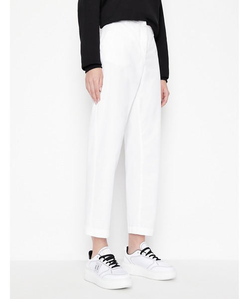 ARMANI EXCHANGE（アルマーニエクスチェンジ）の「【A|X アルマーニ エクスチェンジ】A|Xロゴパッチ　コットンパンツ（チノパンツ・レディース・ホワイト・0/6/4/2）」の7枚目の写真