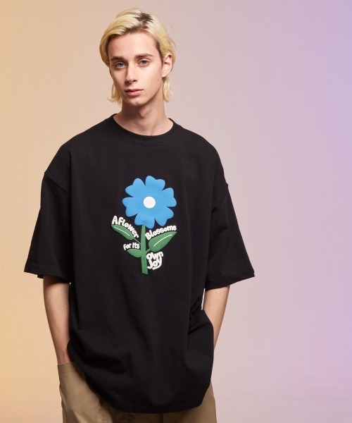 rehacer（レアセル）の「rehacer : Flower's Joy HW Wide T / フラワーズ ジョイ  ヘビーウェイト ワイド Tシャツ（Tシャツ/カットソー・メンズ・ブラック/ブルー/ベージュ・MEDIUM/X-LARGE/LARGE）」の4枚目の写真