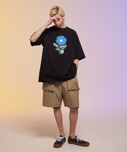 rehacer（レアセル）の「rehacer : Flower's Joy HW Wide T / フラワーズ ジョイ  ヘビーウェイト ワイド Tシャツ（Tシャツ/カットソー・メンズ・ブラック/ブルー/ベージュ・MEDIUM/X-LARGE/LARGE）」の9枚目の写真