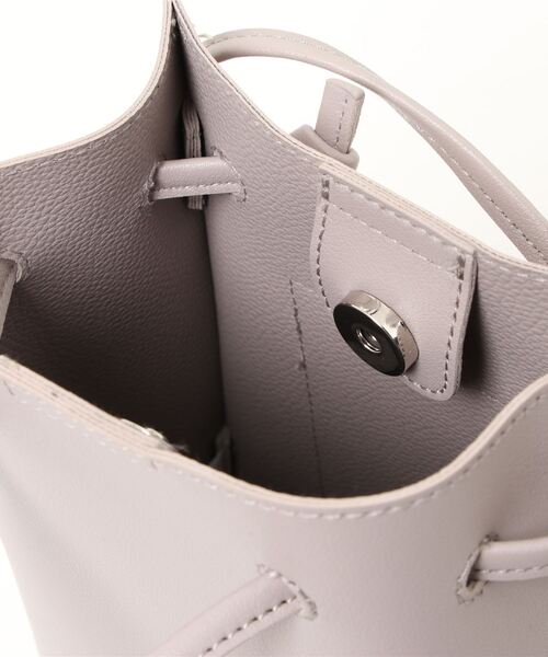 Samansa Mos2 blue（サマンサモスモスブルー）の「合皮ドロストミニショルダーバッグ（ショルダーバッグ・レディース・ブラウン/シルバーグレー・ﾌﾘ-）」の5枚目の写真