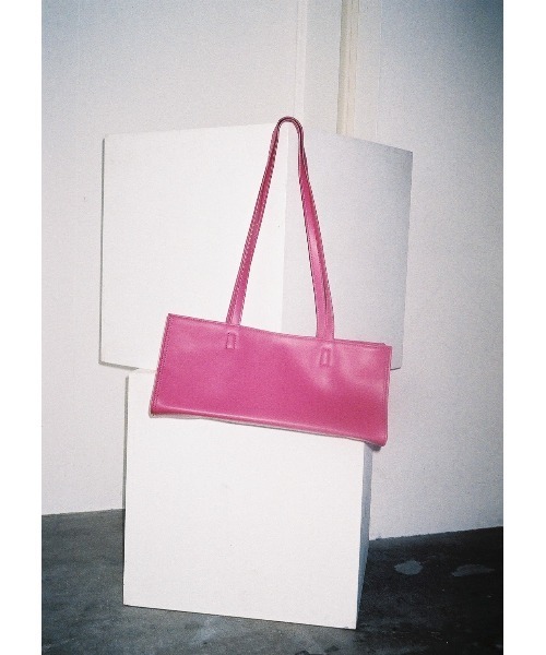 FEKETE（フェケテ）の「VEGAN LEATHER HALF TOTE BAG / フェイクレザー