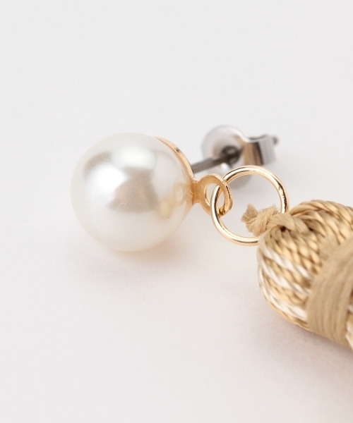 B:MING by BEAMS（ビーミングバイビームス）の「ビーミング by ビームス / タッセルピアス（ピアス（両耳用）・レディース・ブラック/ベージュ/レッド・ONE SIZE）」の9枚目の写真