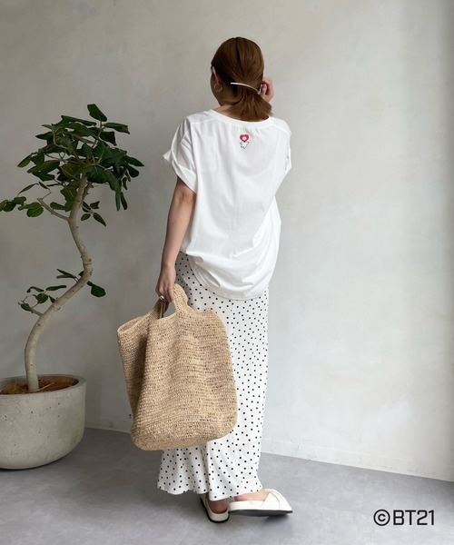 BT21(ビーティーイシビル)の「【BT21】RJ Tシャツ(Tシャツ/カットソー・レディース・オフホワイト・FREE)」の11枚目の写真