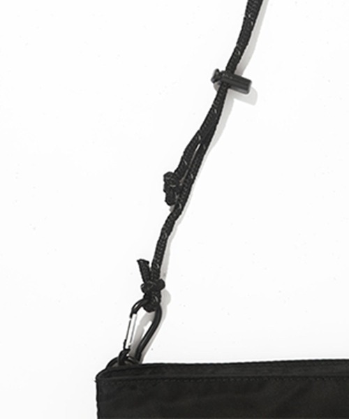 incase(インケース)の「INTR400622-BLK Incase Shoulder Pouch w/Flight Nylon 2022- Black(ショルダーバッグ・メンズ・ブラック・ONESIZE)」の7枚目の写真