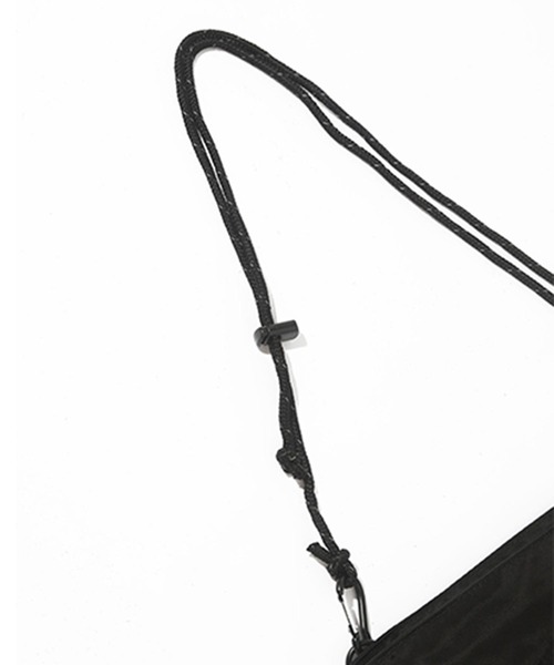 incase(インケース)の「INTR400622-BLK Incase Shoulder Pouch w/Flight Nylon 2022- Black(ショルダーバッグ・メンズ・ブラック・ONESIZE)」の12枚目の写真