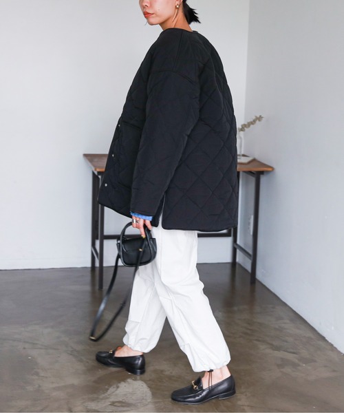 feepur（フェピュール）の「パイピングキルティングコート（ノーカラーコート・レディース・ブラック/オフホワイト・MEDIUM）」の3枚目の写真