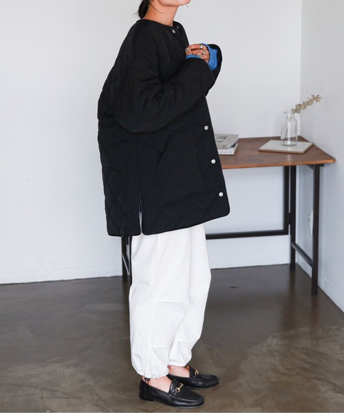 feepur（フェピュール）の「パイピングキルティングコート（ノーカラーコート・レディース・ブラック/オフホワイト・MEDIUM）」の8枚目の写真