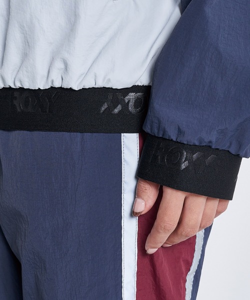 ROXY（ロキシー）の「READY OR NOT ZIP/ロキシーバックプリントジャケット（ブルゾン・レディース・ブラック/バーガンディー・MEDIUM/LARGE/SMALL）」の7枚目の写真