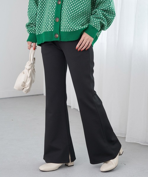 earth music&ecology（アースミュージックアンドエコロジー）の「スリットフレアパンツ（その他パンツ・レディース・ブラック/レッド/ブルー/グリーン・S/M）」の2枚目の写真