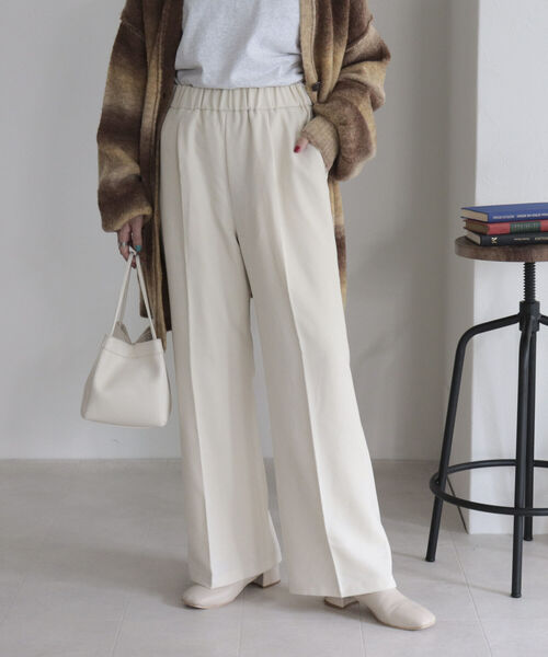 fredy emue（フレディエミュ）の「ウールライク フレアーパンツ（スラックス・レディース・ブラック/ネイビー/アイボリー/ベージュ・38/36）」の2枚目の写真