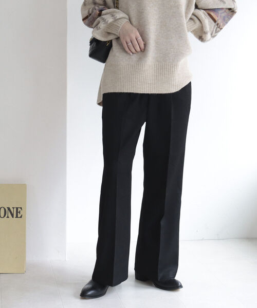 fredy emue（フレディエミュ）の「ウールライク フレアーパンツ（スラックス・レディース・ブラック/ネイビー/アイボリー/ベージュ・38/36）」の3枚目の写真