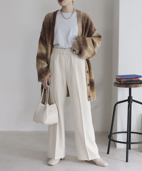 fredy emue（フレディエミュ）の「ウールライク フレアーパンツ（スラックス・レディース・ブラック/ネイビー/アイボリー/ベージュ・38/36）」の13枚目の写真