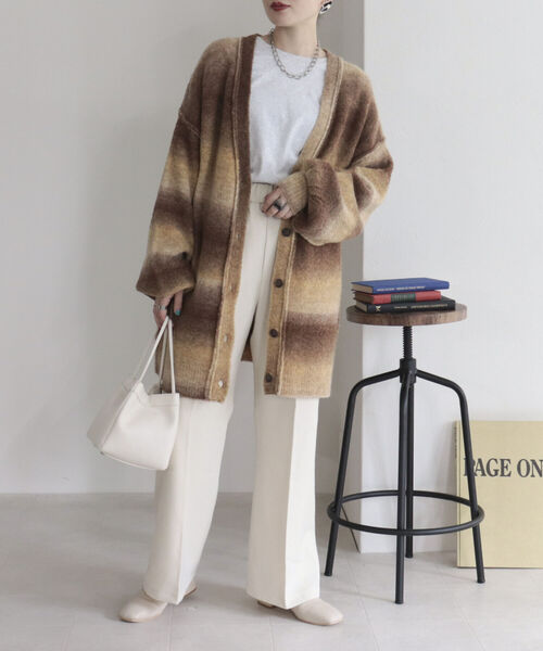 fredy emue（フレディエミュ）の「ウールライク フレアーパンツ（スラックス・レディース・ブラック/ネイビー/アイボリー/ベージュ・38/36）」の17枚目の写真