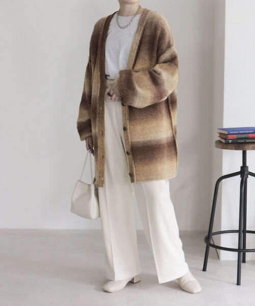 fredy emue（フレディエミュ）の「ウールライク フレアーパンツ（スラックス・レディース・ブラック/ネイビー/アイボリー/ベージュ・38/36）」の6枚目の写真