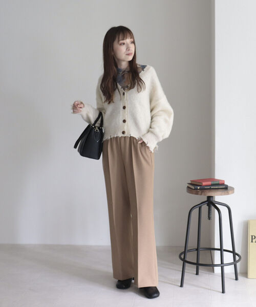 fredy emue（フレディエミュ）の「ウールライク フレアーパンツ（スラックス・レディース・ブラック/ネイビー/アイボリー/ベージュ・38/36）」の8枚目の写真