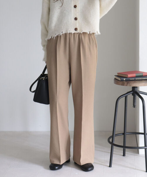 fredy emue（フレディエミュ）の「ウールライク フレアーパンツ（スラックス・レディース・ブラック/ネイビー/アイボリー/ベージュ・38/36）」の5枚目の写真