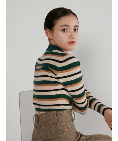 MURUA（ムルーア）の「バックオープンタイトニット（ニット/セーター・レディース・ブルー/グリーン・FREE）」の3枚目の写真